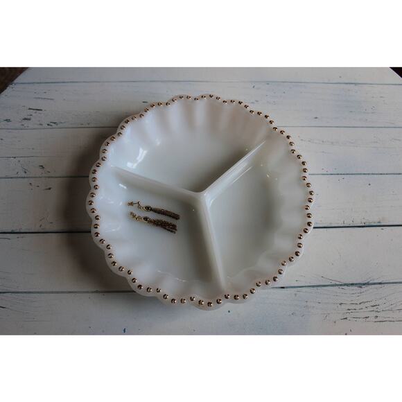 Milk Glass Platter - Picture 7 of 10